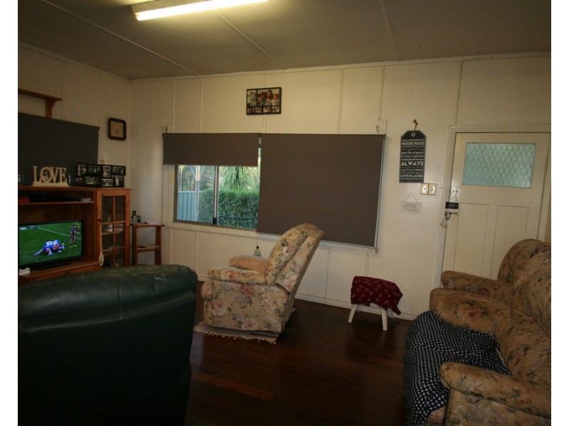 28 William Street, Springsure QLD 4722