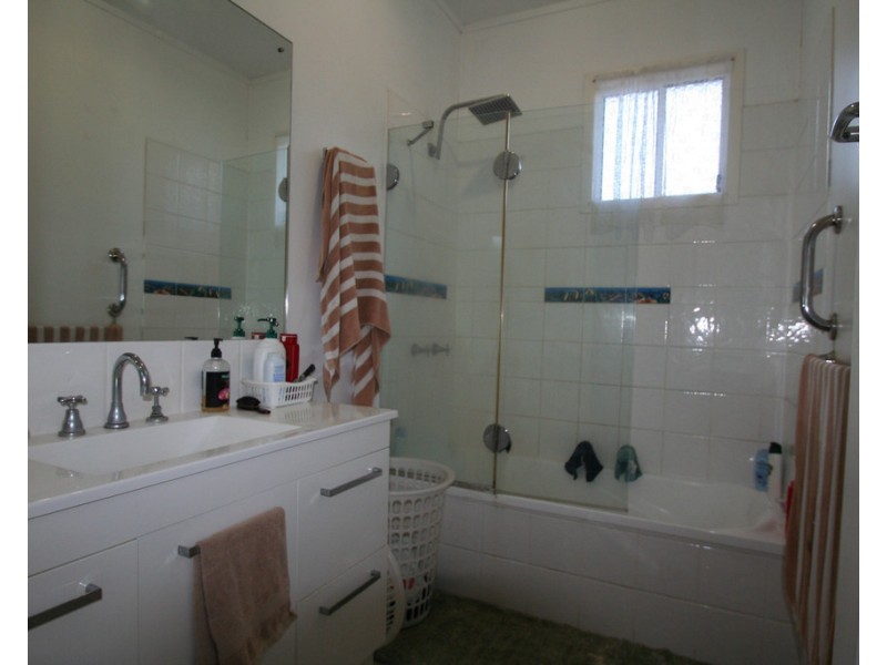 28 William Street, Springsure QLD 4722