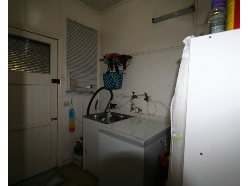 28 William Street, Springsure QLD 4722