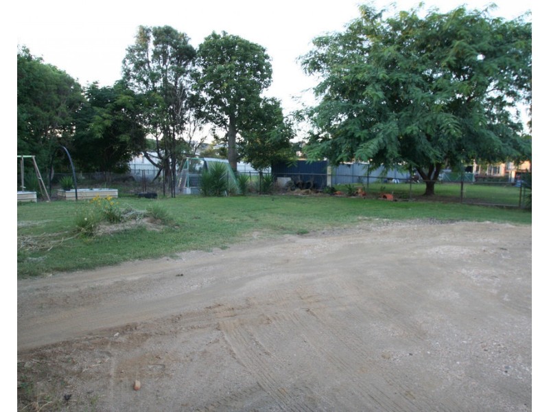 28 William Street, Springsure QLD 4722