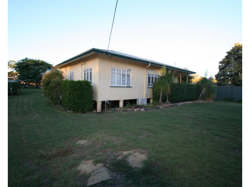 28 William Street, Springsure QLD 4722