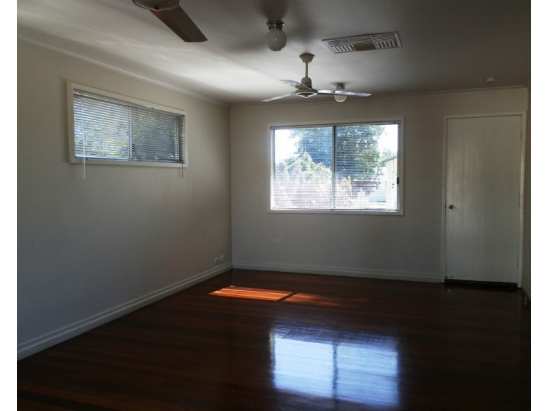 2 Edwards Place, Emerald QLD 4720