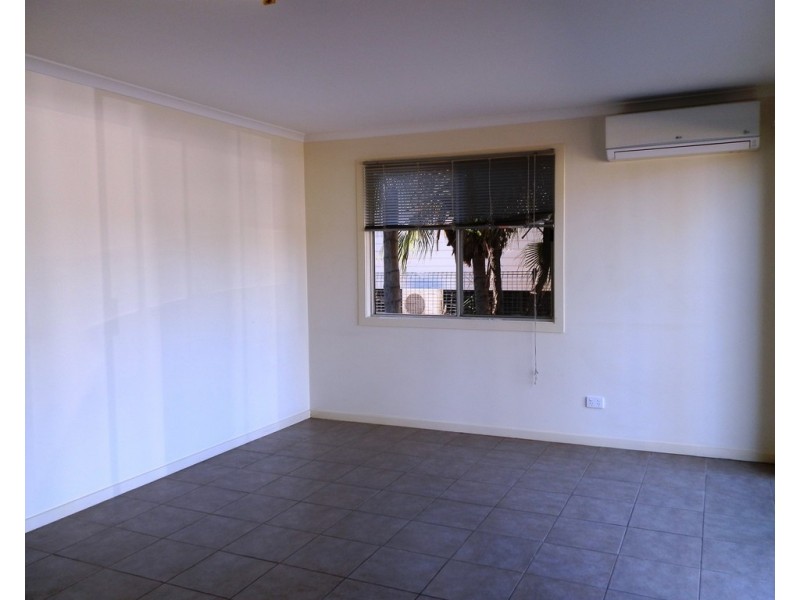 2 Edwards Place, Emerald QLD 4720