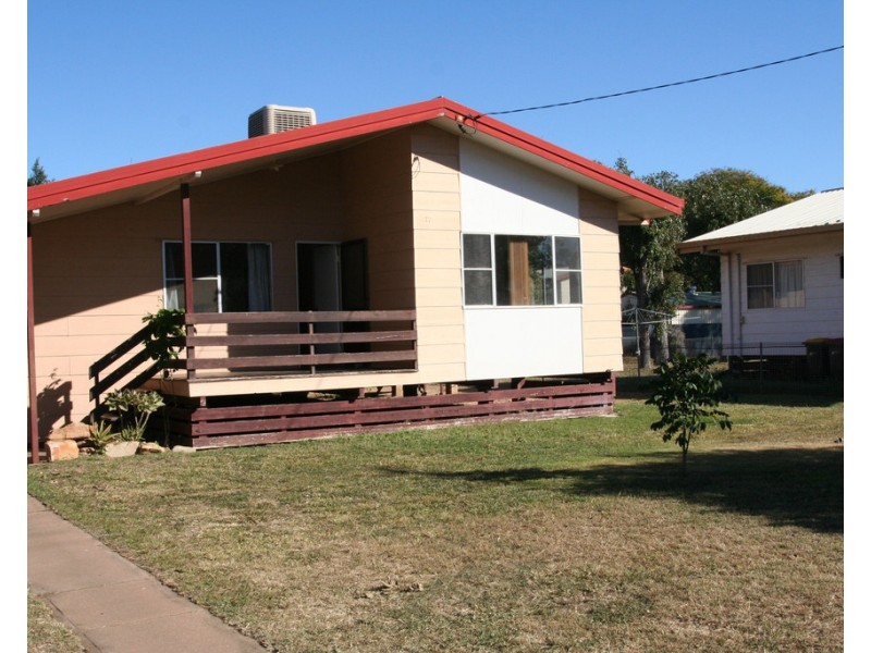 17 Centenary Drive, Emerald QLD 4720