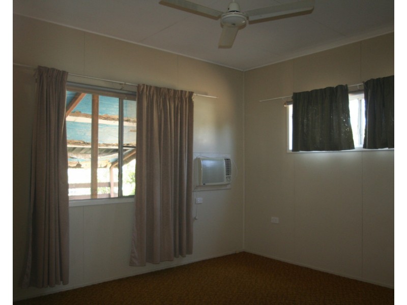 17 Centenary Drive, Emerald QLD 4720