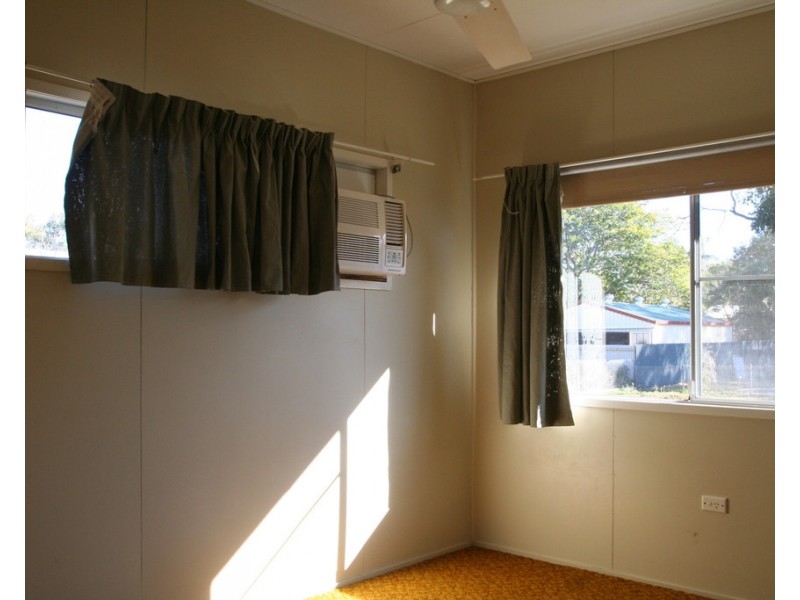 17 Centenary Drive, Emerald QLD 4720