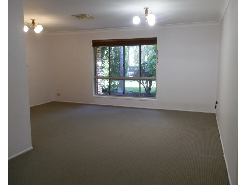 136 Opal Street, Emerald QLD 4720