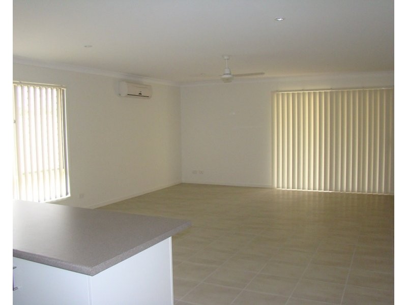 7 Lakeside Drive, Emerald QLD 4720