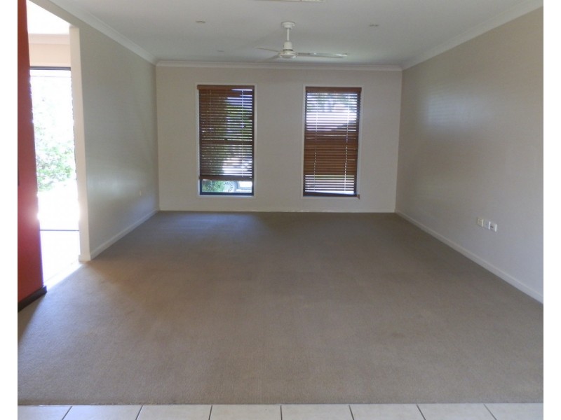 7 Coombs Court, Emerald QLD 4720