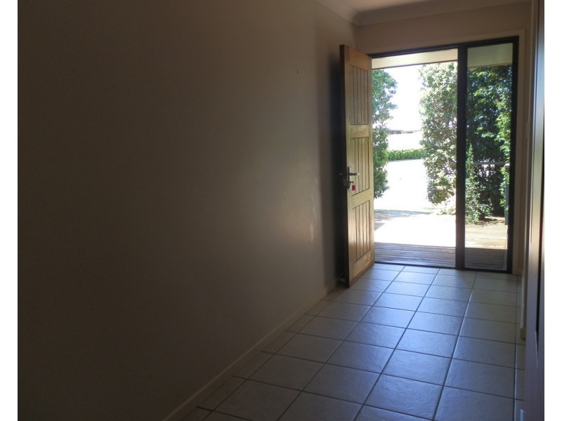 7 Coombs Court, Emerald QLD 4720