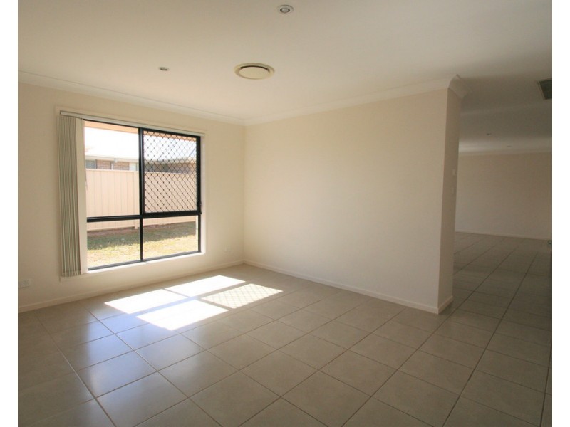 7 Lightening Street, Emerald QLD 4720