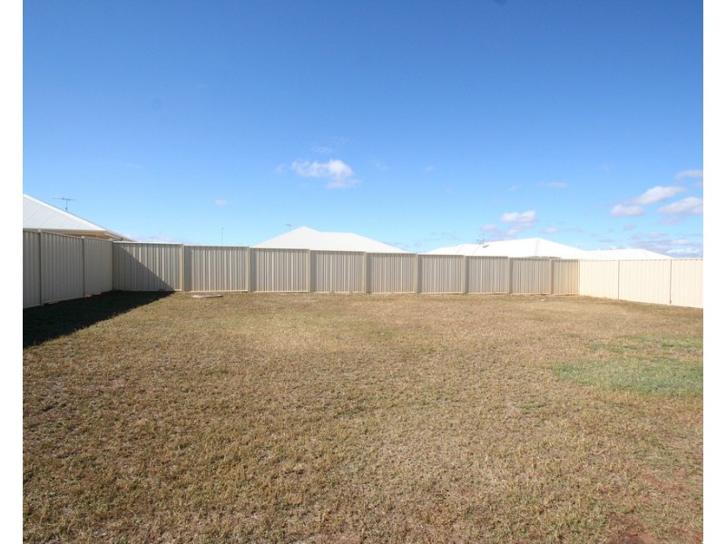 7 Lightening Street, Emerald QLD 4720