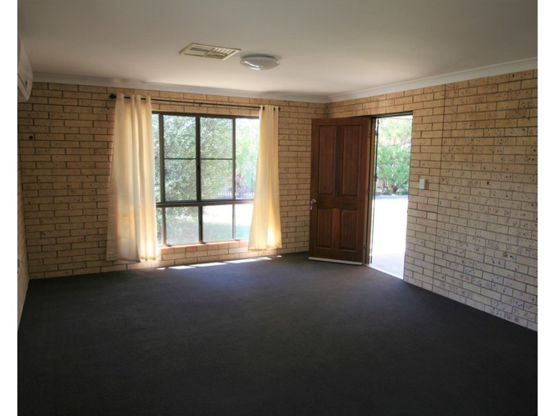 1/98 Baker Street, Emerald QLD 4720