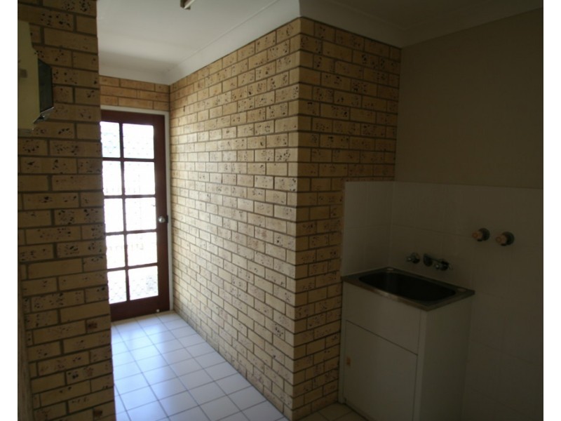 1/98 Baker Street, Emerald QLD 4720