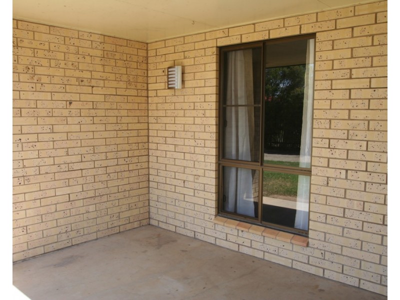 1/98 Baker Street, Emerald QLD 4720