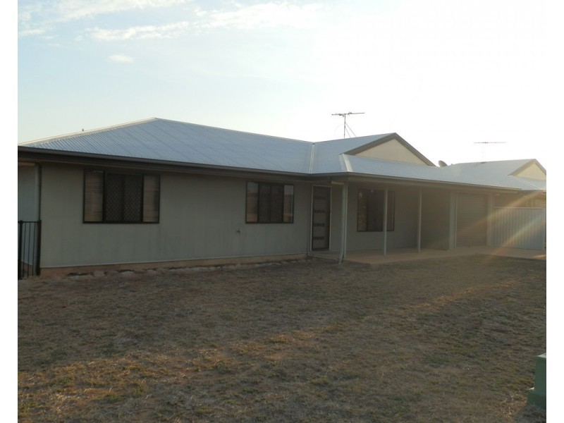 1/4 Charlton Street, Emerald QLD 4720