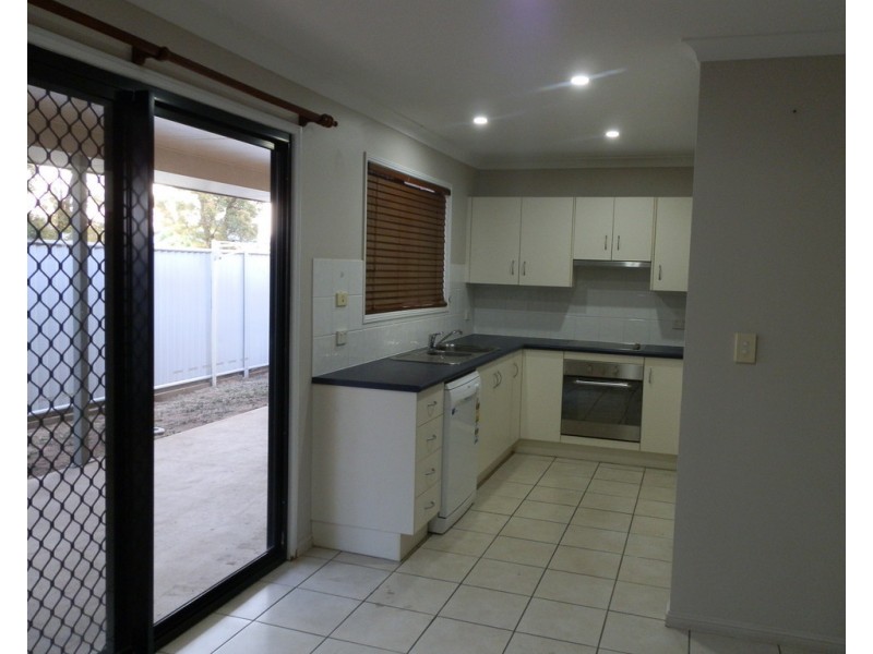 1/4 Charlton Street, Emerald QLD 4720