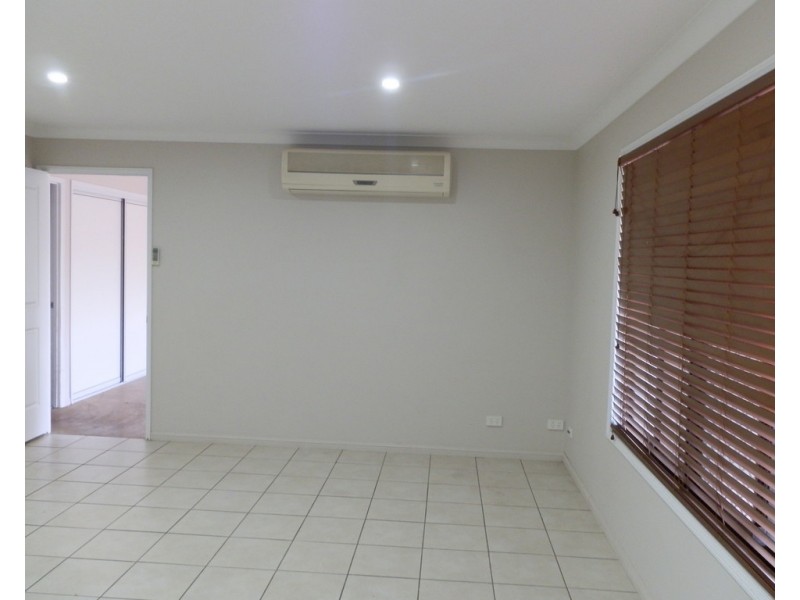 1/4 Charlton Street, Emerald QLD 4720