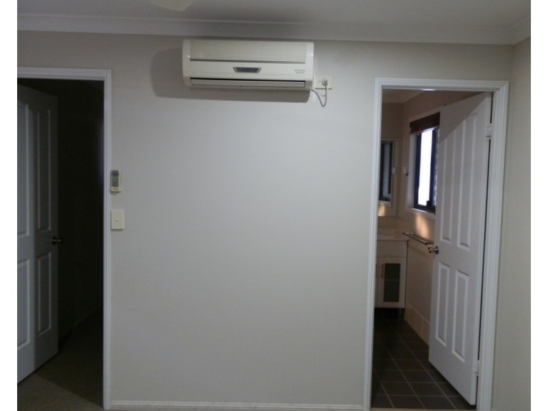 1/4 Charlton Street, Emerald QLD 4720