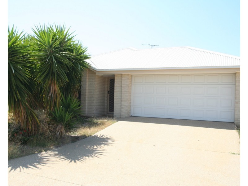 33 Lakeside Drive, Emerald QLD 4720