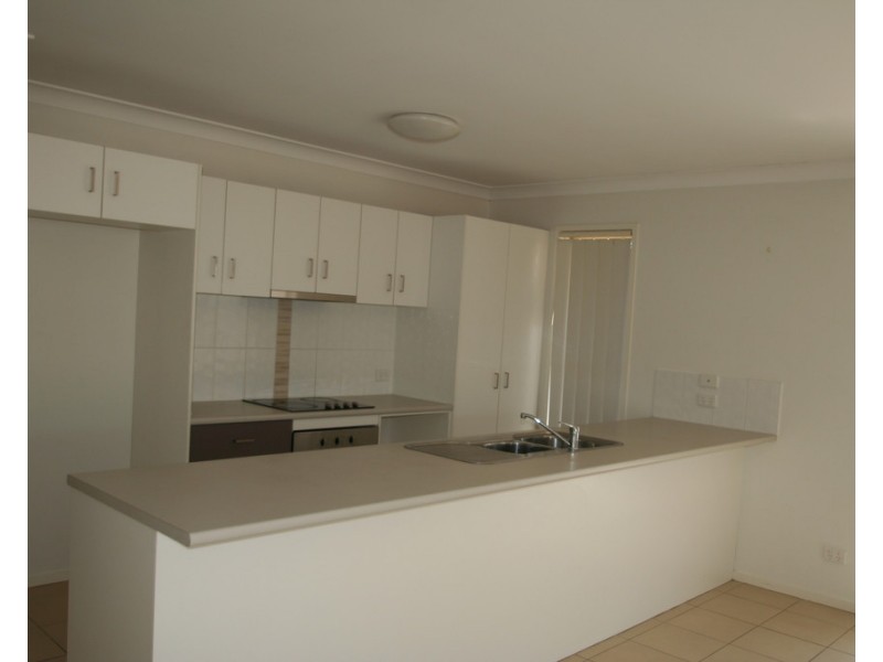 33 Lakeside Drive, Emerald QLD 4720