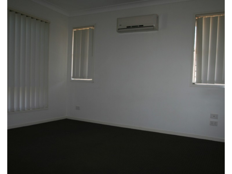 33 Lakeside Drive, Emerald QLD 4720