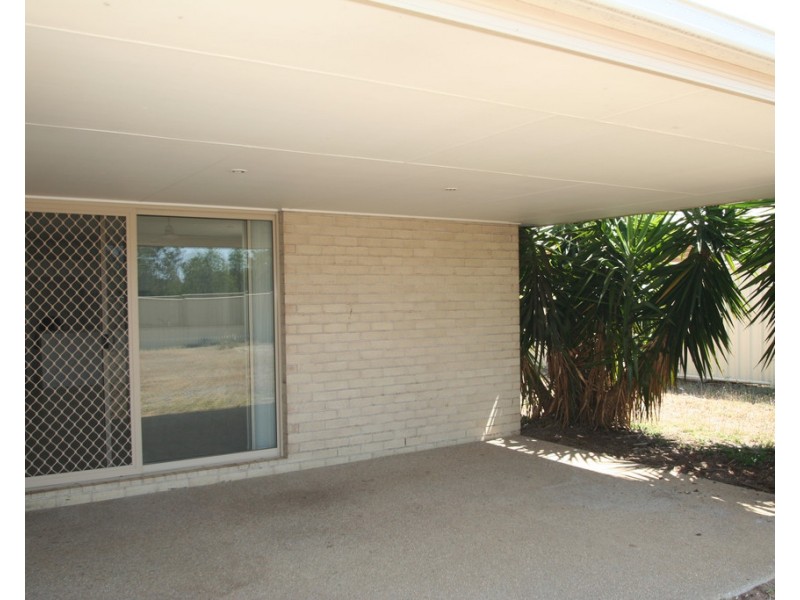 33 Lakeside Drive, Emerald QLD 4720