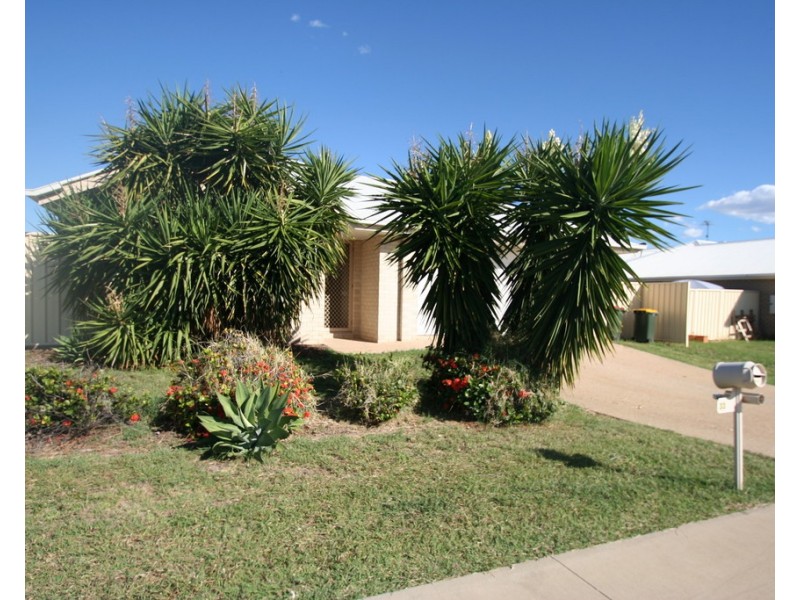 33 Lakeside Drive, Emerald QLD 4720