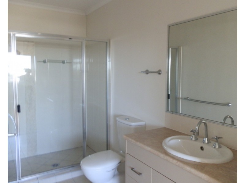 2/2 Guy Street, Emerald QLD 4720