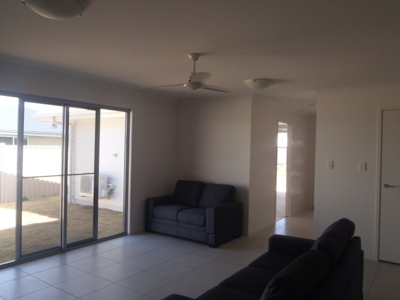 1/28 Lakeside Drive, Emerald QLD 4720