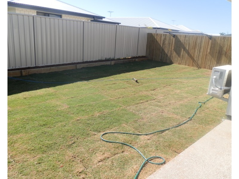 1/28 Lakeside Drive, Emerald QLD 4720