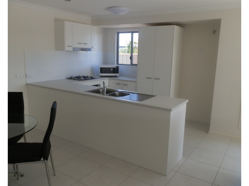 1/28 Lakeside Drive, Emerald QLD 4720