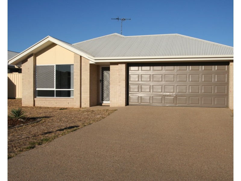 11 Windermere Street, Emerald QLD 4720