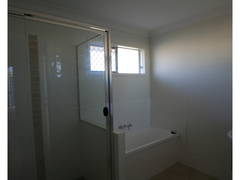 11 Windermere Street, Emerald QLD 4720