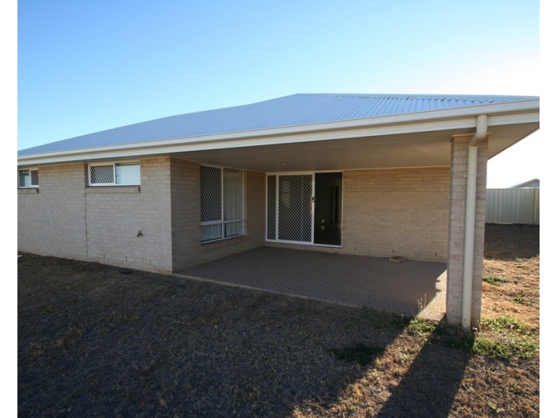 11 Windermere Street, Emerald QLD 4720