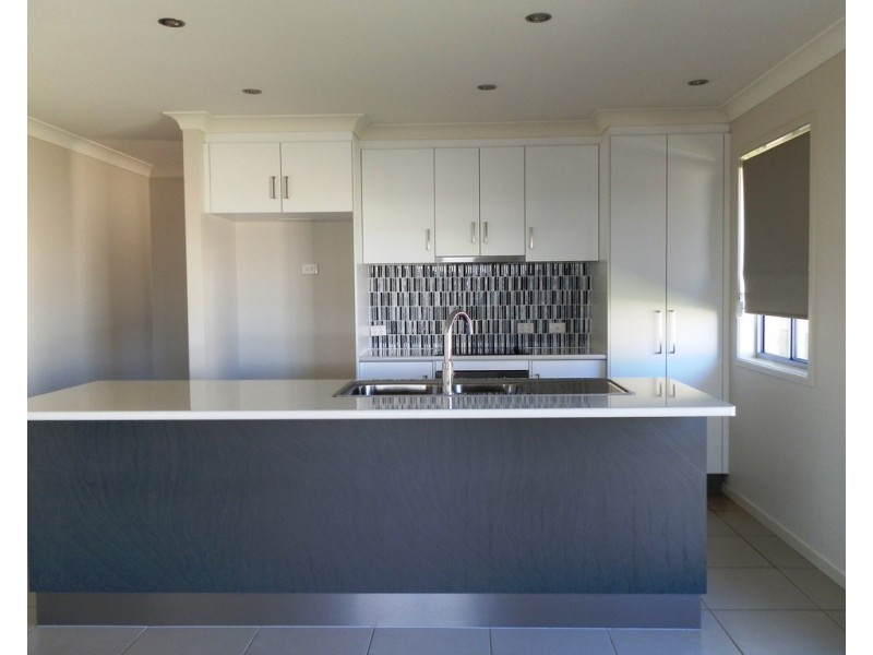 2 Singleton Court, Emerald QLD 4720