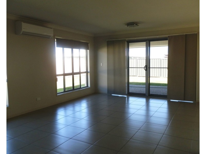 2 Singleton Court, Emerald QLD 4720