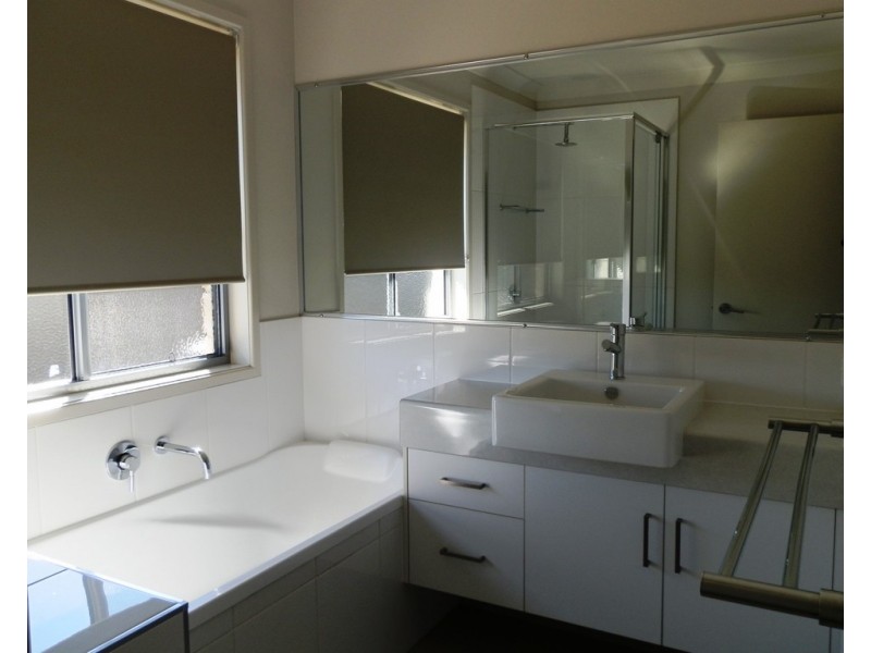 2 Singleton Court, Emerald QLD 4720