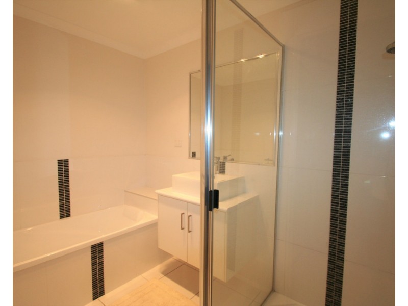 1/73 Lakeside Drive, Emerald QLD 4720