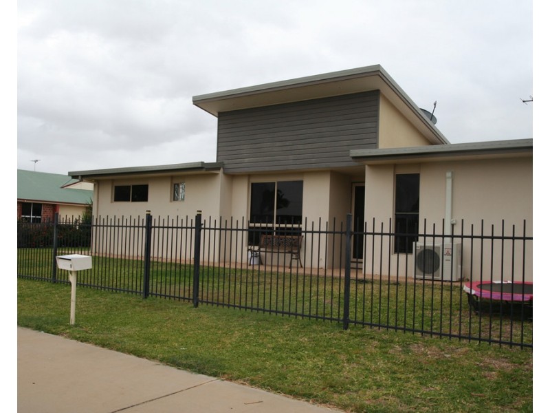 9 Yering Street, Emerald QLD 4720