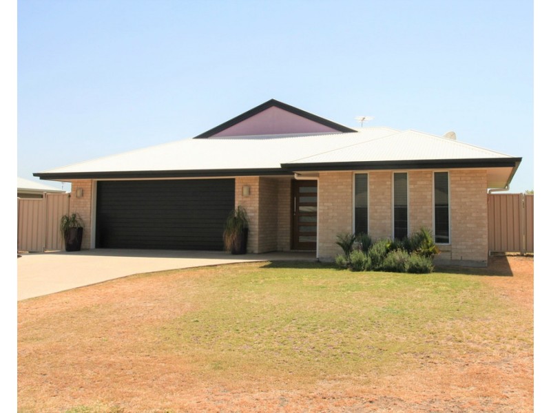 9 Whitney St, Emerald QLD 4720