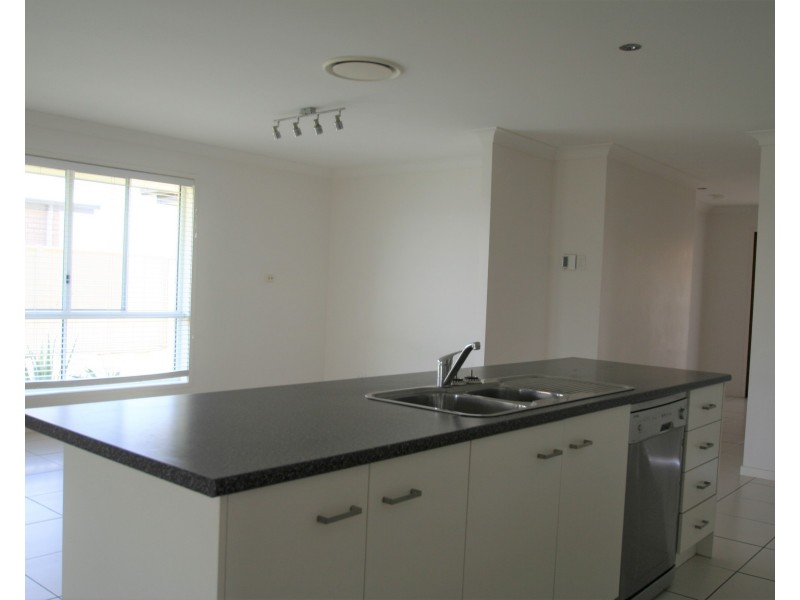 9 Whitney St, Emerald QLD 4720