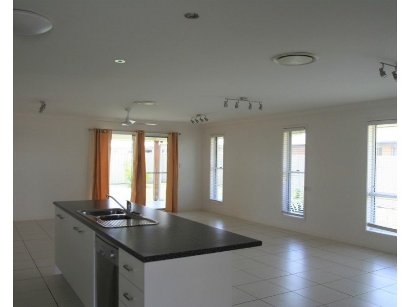 9 Whitney St, Emerald QLD 4720