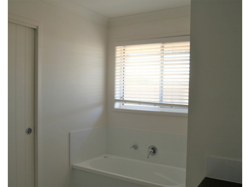 9 Whitney St, Emerald QLD 4720