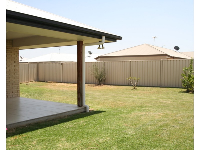 9 Whitney St, Emerald QLD 4720