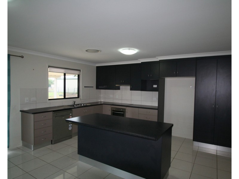 2 Scotts Peak Drive, Capella QLD 4723