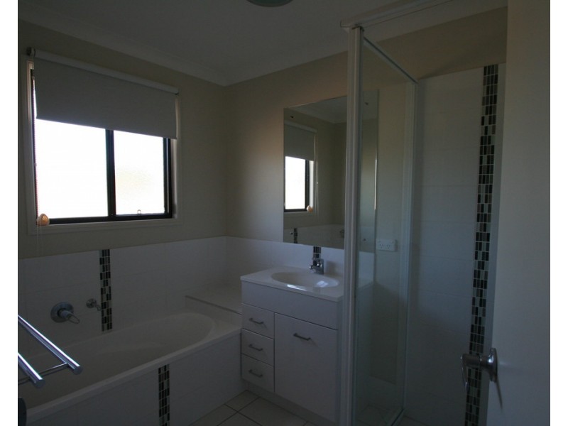2 Scotts Peak Drive, Capella QLD 4723