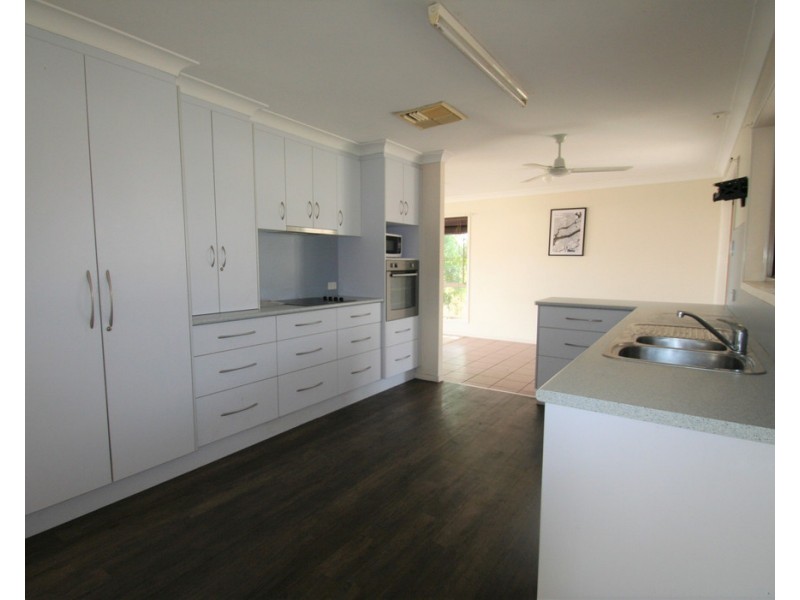 5 Cowan Crescent, Emerald QLD 4720