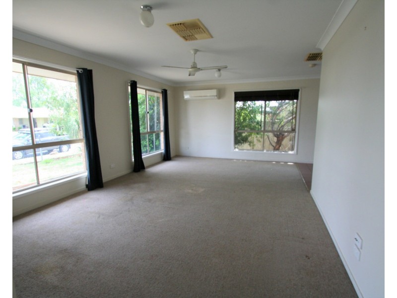 5 Cowan Crescent, Emerald QLD 4720