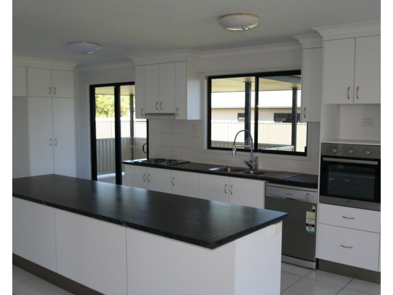 5 Colden Place, Emerald QLD 4720